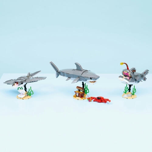 LEGO Creator 3 in 1 Fierce Shark with a Treasure Chest 31381