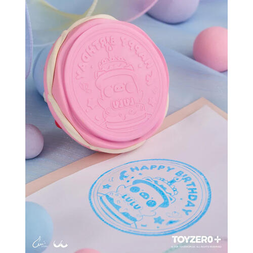 Lulu The Piggy 5th Anniversary Birthday Cake Premium Figure & Stamp Set