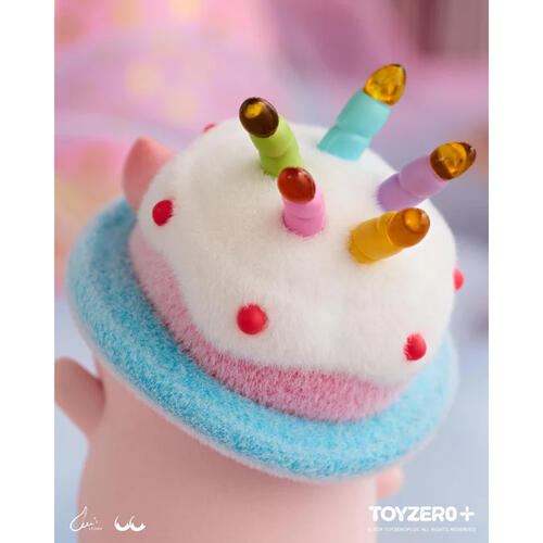 Lulu The Piggy 5th Anniversary Birthday Cake Premium Figure & Stamp Set