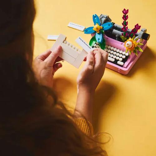 LEGO Creator 3 in 1 Typewriter With Flowers 31169