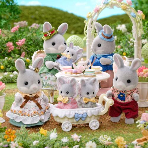 Sylvanian Families Cottontail Rabbit Family Celebration Set