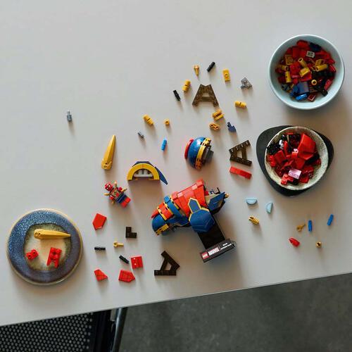 LEGO Marvel Super Heroes Iron Spider-Man Bust 76326