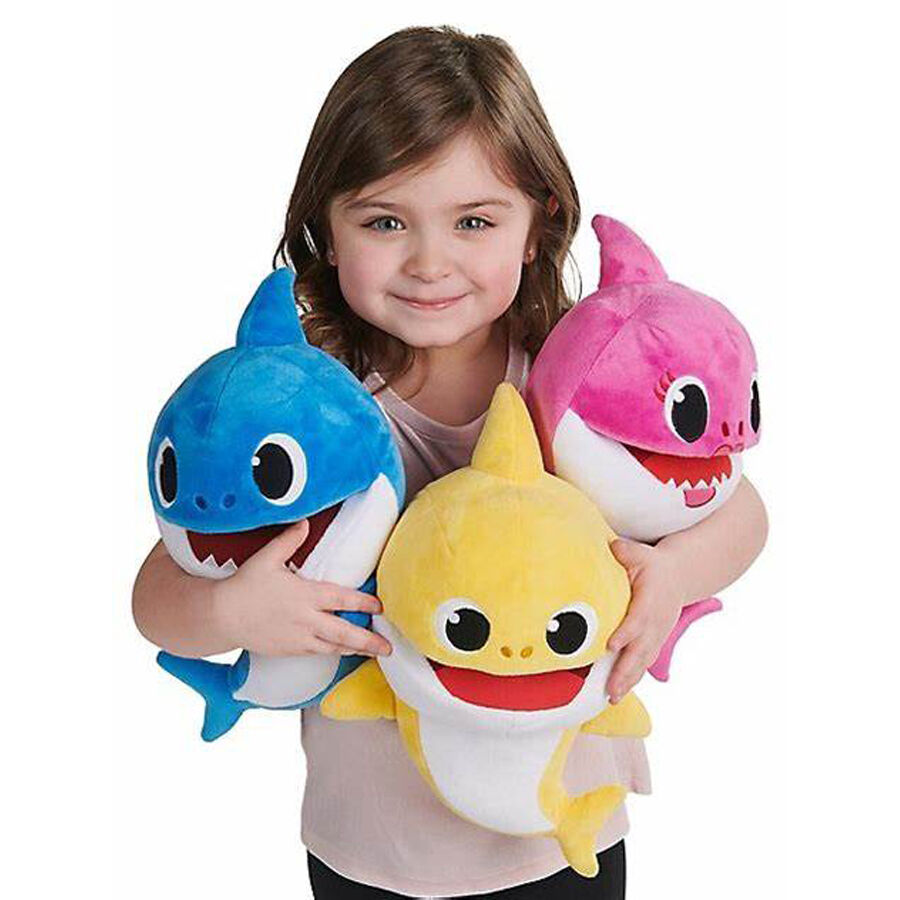 Shark top puppet singing