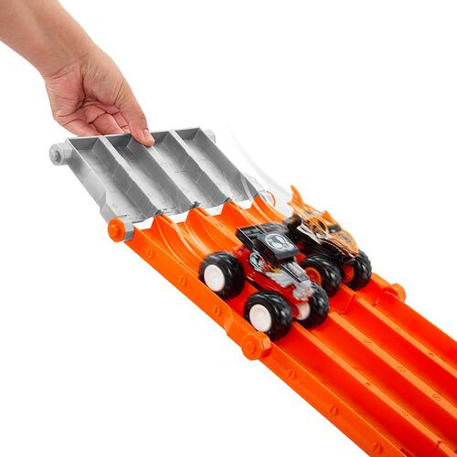 Hot Wheels ชุดรางมอนสเตอร์ทรัคส์ รุ่นซิ่งชนลงเนิน