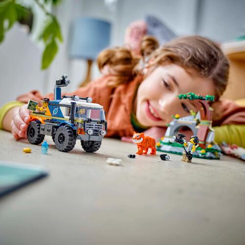 LEGO City Jungle Explorer Truck 60426