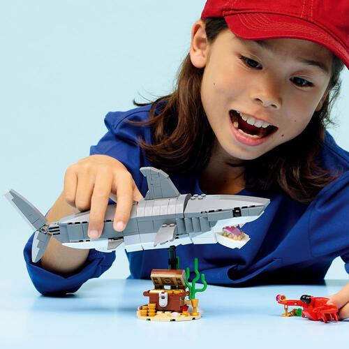 LEGO Creator 3 in 1 Fierce Shark with a Treasure Chest 31381