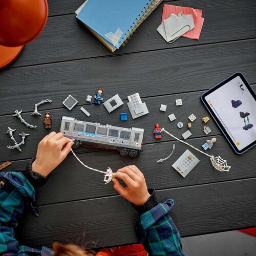 LEGO Marvel Super Heroes Spider-Man vs. Doc Ock Subway Train Scene 76321